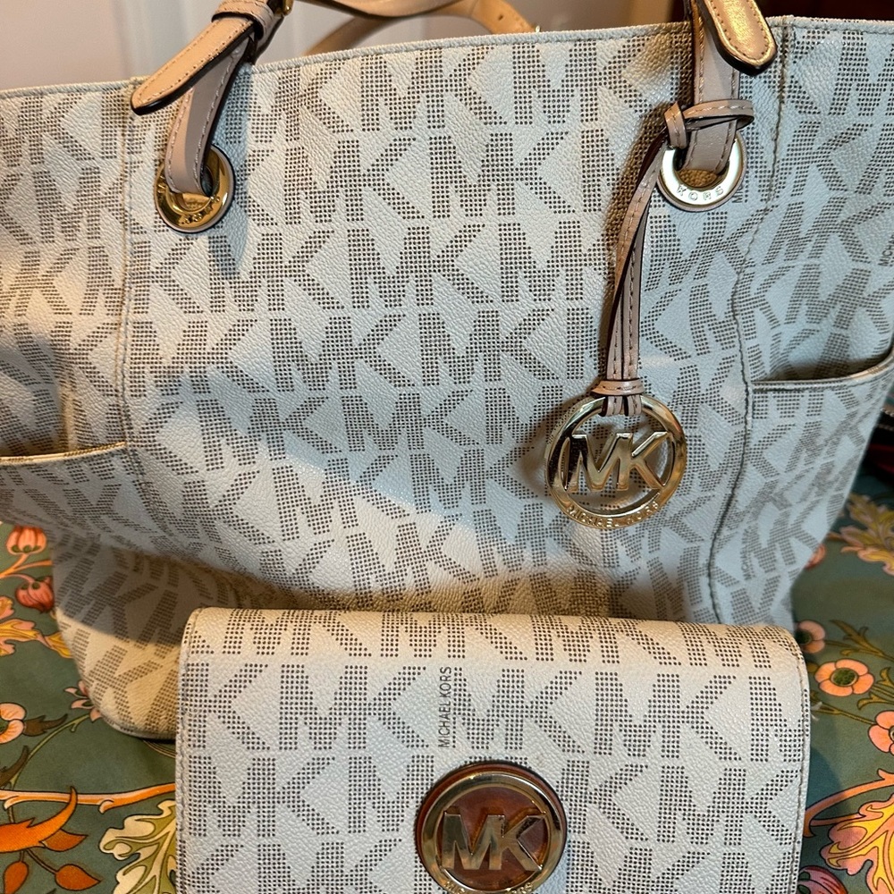 Michael Kors signature purse and wallet. AMAZING condition and lots of pockets.